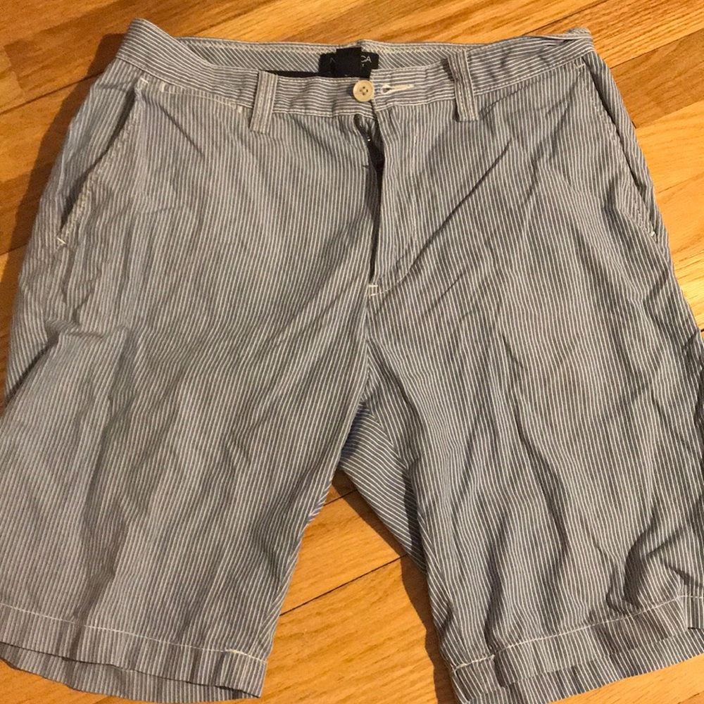 Preppy men’s Nautica shorts